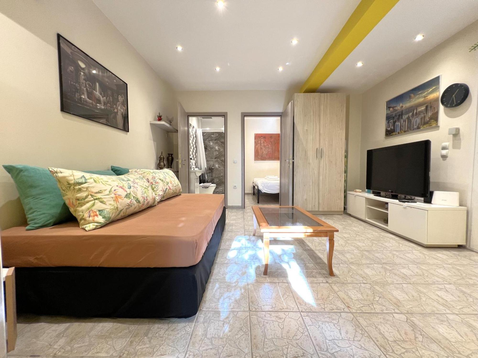 Appartamento Historic Center Getaway 10'Walk To Acropolis Hill Atene Esterno foto